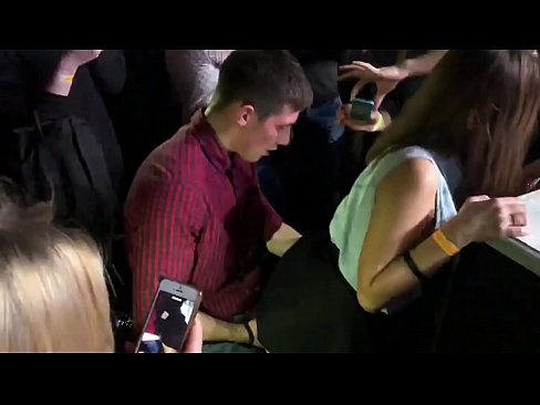 ❤️ Regte seks in 'n Russiese nagklub. 18-jarige Russiese meisie in die anus en vagina in 'n nagklub genaai Anale video by ons af.moresexmovies.ru ☑